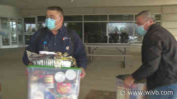 Local hospital hands out Thanksgiving meals