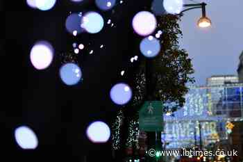 Christmas 2020 : UK allows three households to mix during holiday period