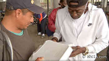 TheraGood Deeds hosts pre-Thanksgiving community outreach event to help Houston homeless - KTRK-TV