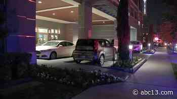 Man shot with rifle during robbery outside Dolce Midtown apartment complex, Houston police says - KTRK-TV