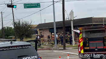 Houston chase: Pickup slams into building while being pursued by BMW it hit - KTRK-TV