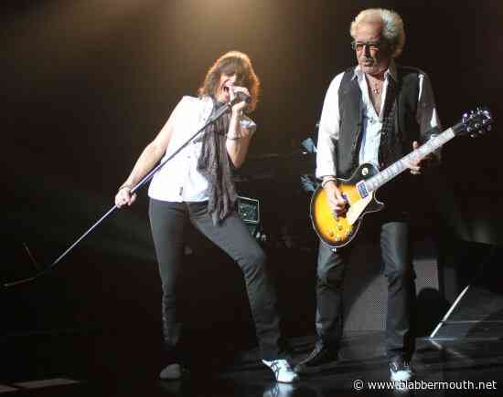 FOREIGNER's KELLY HANSEN Is Selling His Stage-Worn Pants And Sneakers
