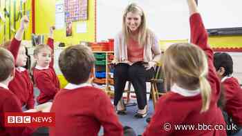 Low-paid public sector workers to get £250 pay rise