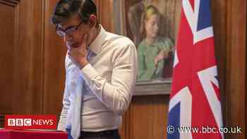 Spending Review: Sunak pledges to make jobs 'number one priority'