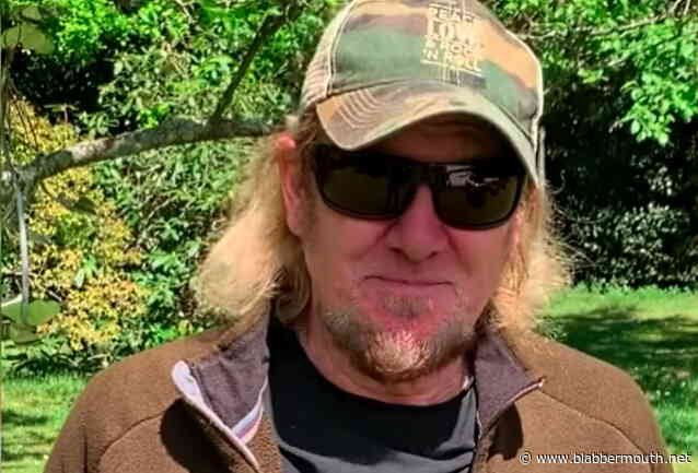 IRON MAIDEN's ADRIAN SMITH: Fishing Is 'A Great Way To Balance Myself Out'