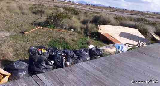 Marsala, da mesi non vengono ritirati i rifiuti alla Laguna dello Stagnone. Il video - Tp24