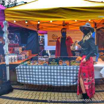 A stroll down to the Christmas market with #LadyWimbledon
