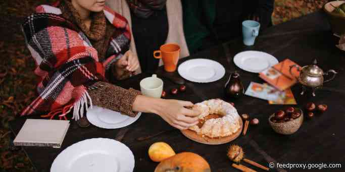 College students weigh the risk of returning home for Thanksgiving
