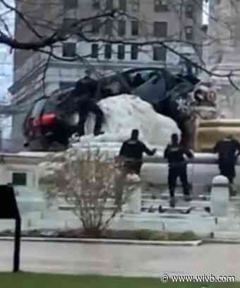 Vehicle crashes onto monument in Niagara Square