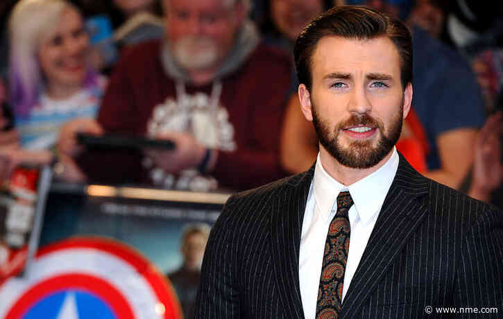 Fans react to Chris Evans’ piano recital: “I am weak”