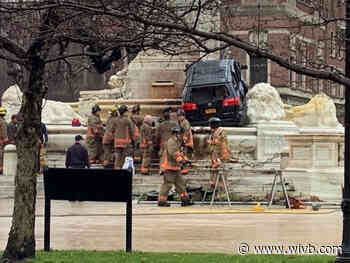 Passenger killed, driver hospitalized after vehicle crashes onto monument in Niagara Square
