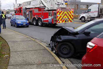Two people hurt in multi-vehicle crash at Bowen and Dufferin in Nanaimo