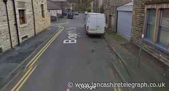 Police warning after thief easily steals from cars in Rossendale
