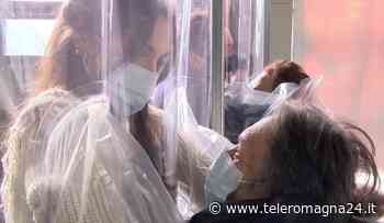 FORLI': Incontrare i propri cari in sicurezza, arriva il separè dell'abbraccio | VIDEO - Teleromagna24