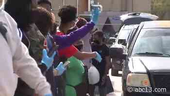 Houston rapper Travis Scott donates Thanksgiving food to 1,000 families in Sunnyside - KTRK-TV