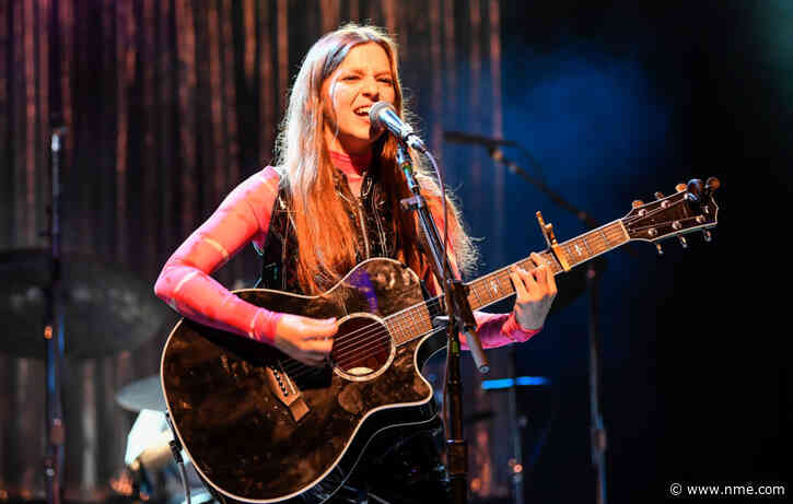 Jade Bird shares stirring new breakup song ‘Houdini’
