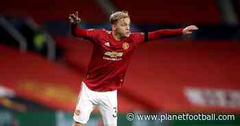 Watch: Paul Scholes loves Donny van de Beek's link up with Bruno Fernandes - PlanetFootball