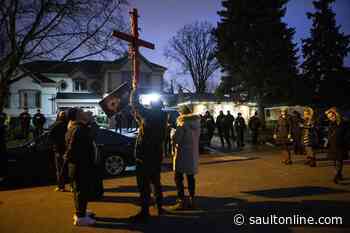 Ford slams anti-lockdown protesters outside his home as ‘buffoons;’ begs them to stop