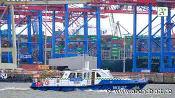 Hafen: 30 Meter langer Frachter fast auf Elbe gesunken