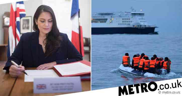 UK signs deal with France to tackle migrant channel crossings