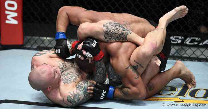 Anthony Smith taps Devin Clark with triangle choke in first round of UFC Vegas 15 headliner