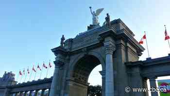 Man dead after vehicle crashes into gates at Exhibition Place