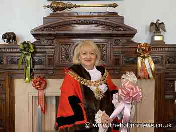 Handmade Christmas bows being sold to raise money for Fortalice - The Bolton News