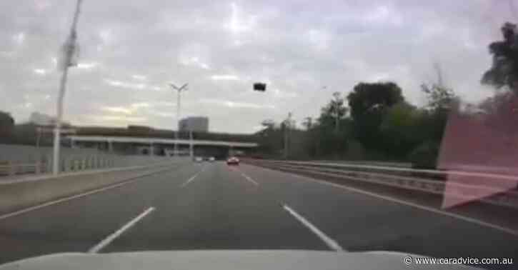 Tesla Model S loses its roof in China, Tesla responds