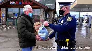 Sault Ste. Marie MSP delivers Thanksgiving meals to community members - WLUC