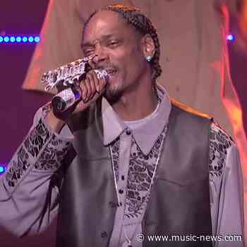 Snoop Dogg turned his hand to boxing commentary on Saturday night