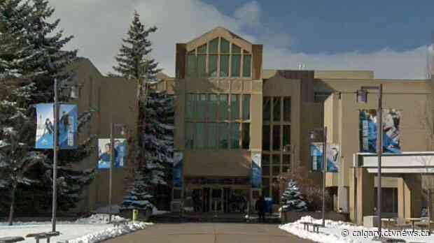 18 members of Mount Royal University's men's hockey team test positive for COVID-19