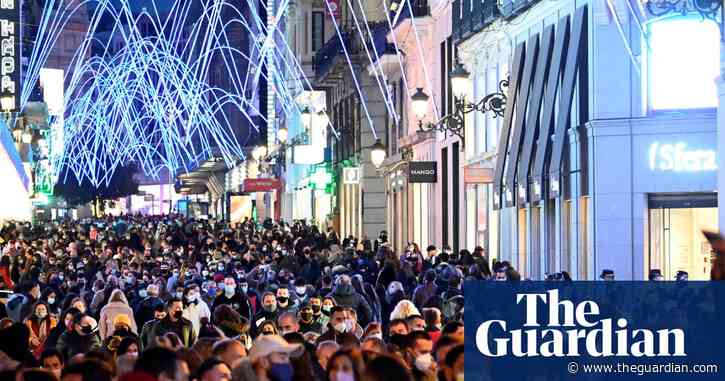 Spain appeals for Covid 'common sense' after shopping crowd scenes