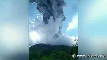 Indonesia: Thousands flee after volcano erupts