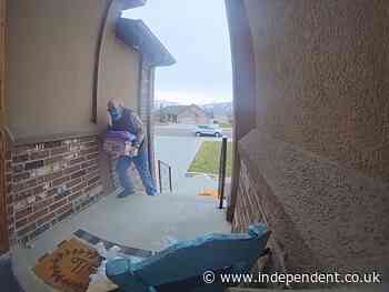 Veteran delivery man struggling to drop off groceries goes viral