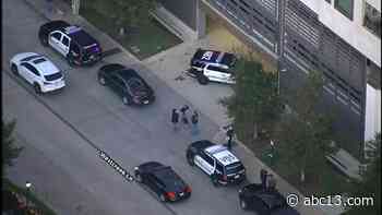 Houston man shot in leg during robbery ar River Oaks apartment parking garage - KTRK-TV