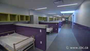 Shared dorms in Toronto shelters put users at risk of airborne COVID-19 transmission, critics warn