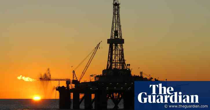 World is ‘doubling down’ on fossil fuels despite climate crisis – UN report