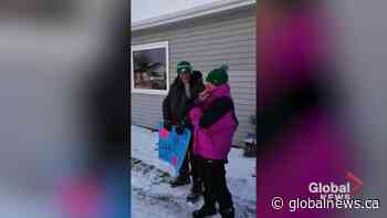 Longtime Saskatchewan health-care worker receives ‘overwhelming’ support after learning she has cancer