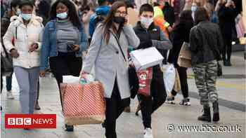 Christmas: Shops offer early festive discounts in battle for survival