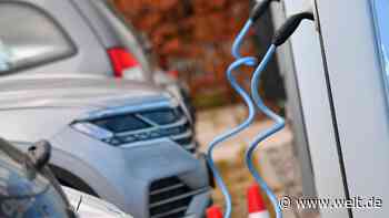 An den Ladesäulen droht Stau – doch die Minister feiern sich