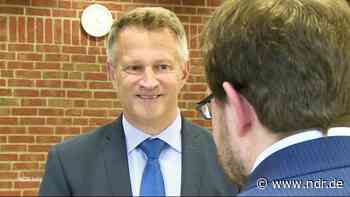 Wechsel in die Wirtschaft: Landrat bessert Pension auf - NDR.de