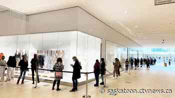 Shoppers line up (but keep their distance) as Saskatoon H&M opens - CTV News Saskatoon