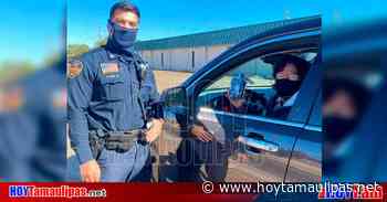 Sustos que dan gusto: Policía de Laredo te para y te da un regalo - Hoy Tamaulipas