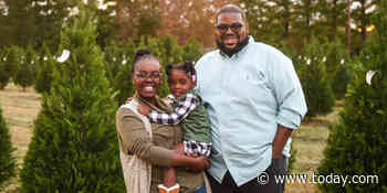 He put a Black Santa on his lawn. When he got a racist note, his neighbors came together