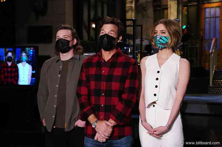 Morgan Wallen Thinks Jason Bateman Is Batman in New ‘SNL’ Promo