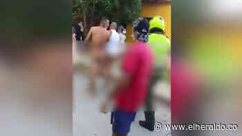 Desnudan y golpean a presuntos estafadores en Montecristo - El Heraldo (Colombia)