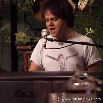 Jamie Cullum attempts to break Guinness World Record for biggest music lesson ever held