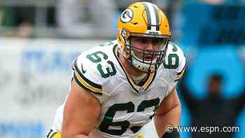 Packers place C Linsley on IR with knee injury