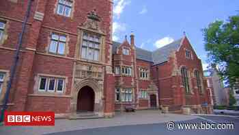 Coronavirus: Methodist College Belfast sends 500 pupils home amid outbreak - BBC News