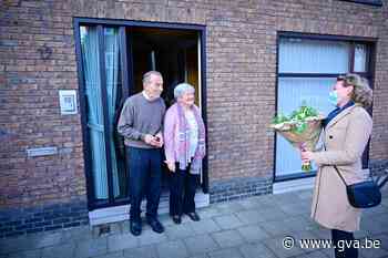 Districtsburgemeester feliciteert eigen ouders met huwelijks... (Hoboken) - Gazet van Antwerpen